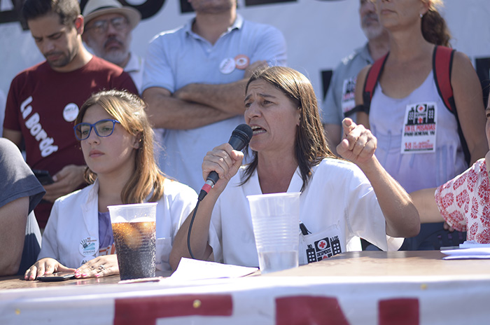 Andrea Dopazo, integrante de la lista de oposición antiburocrática Unidad de los que Luchan